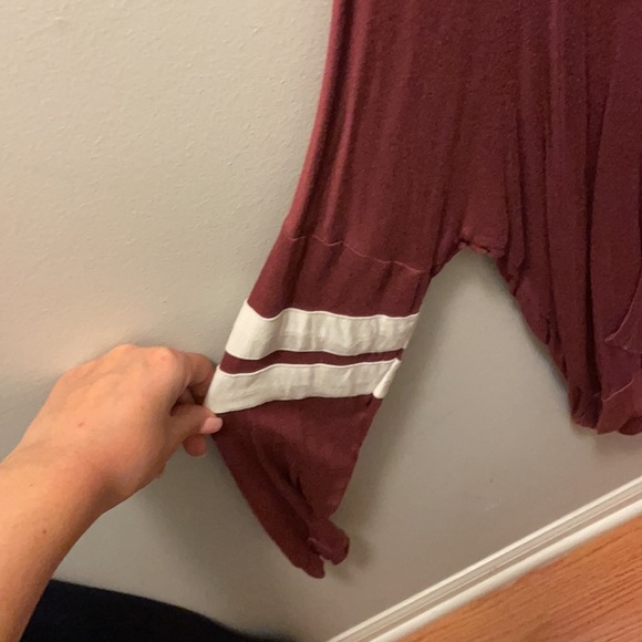 Hoodie with cute string on chest and stripe on sleeve - Picture 4 of 4